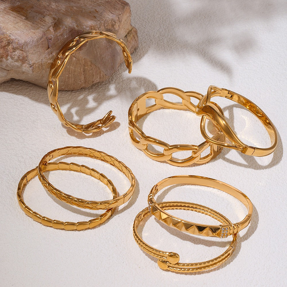 18K gold geometric shape with hollow design simple and elegant bracelet