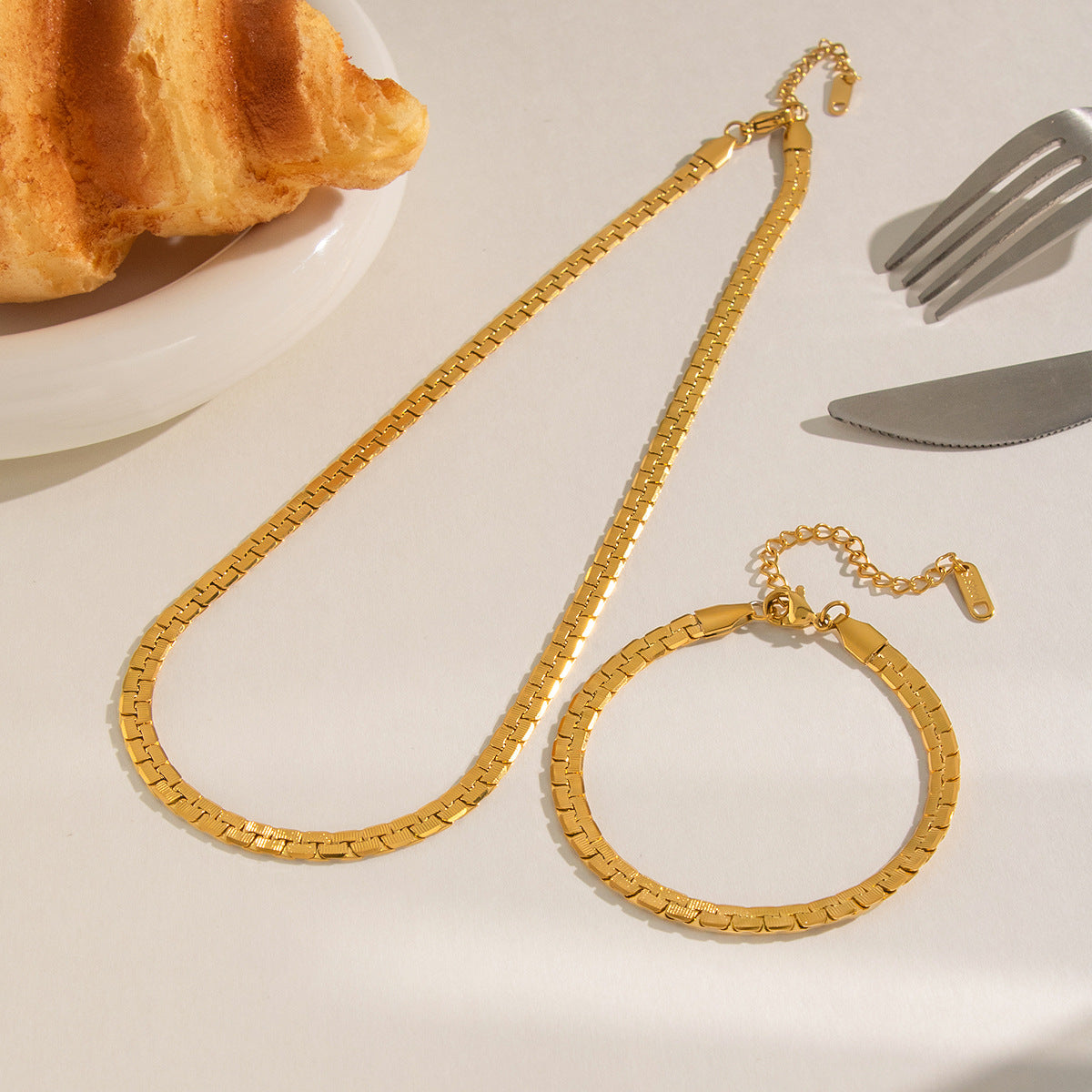 Fashionable Minimalist Everyday Necklace And Bracelet Set