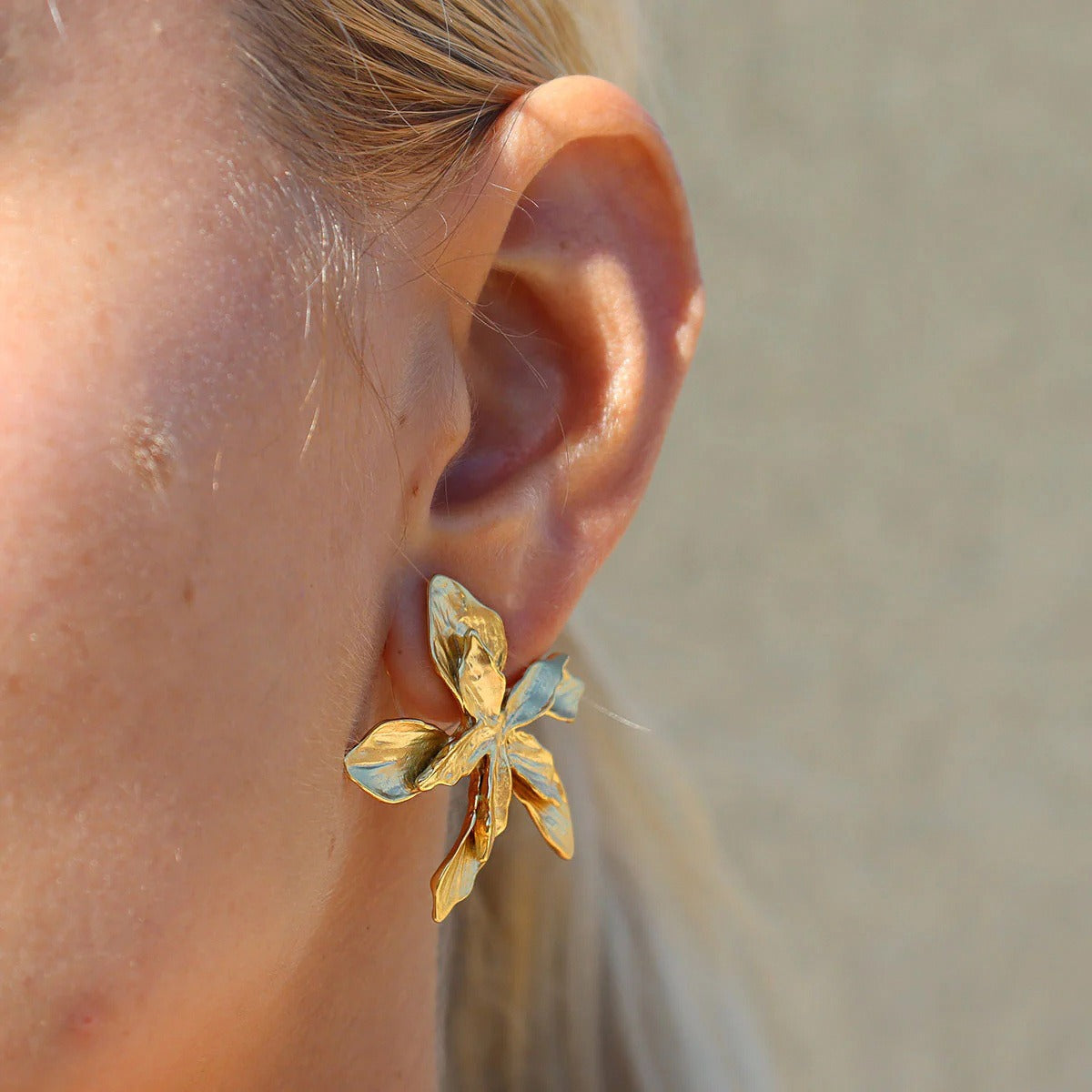 18K Gold Flower Earrings - Mixed Metal Floral Jewelry