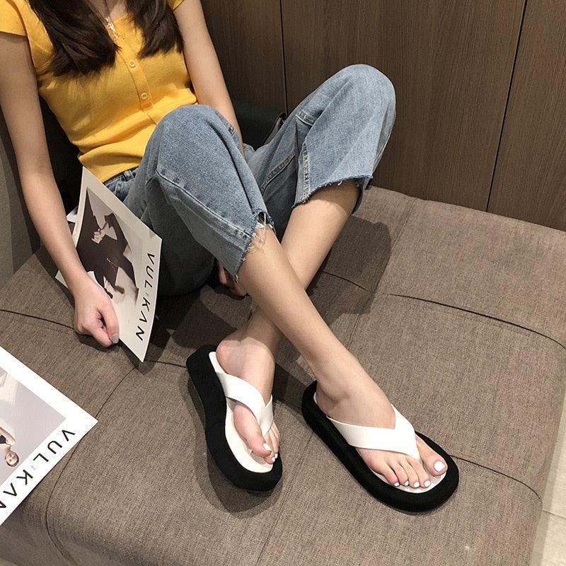 Women's Thick Bottom Platform Flip Flops with Arch Support