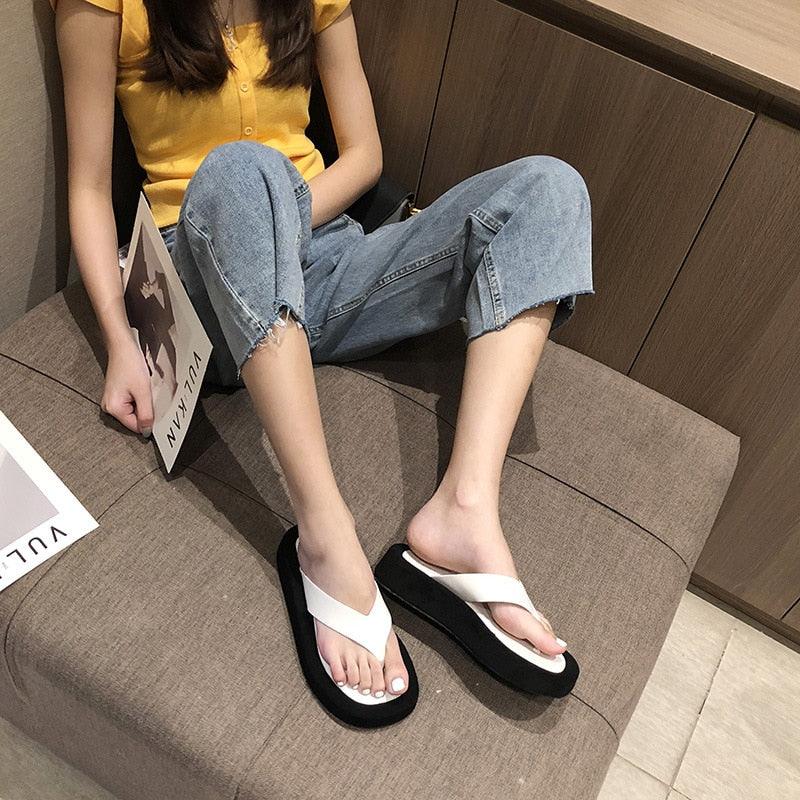 Women's Thick Bottom Platform Flip Flops with Arch Support