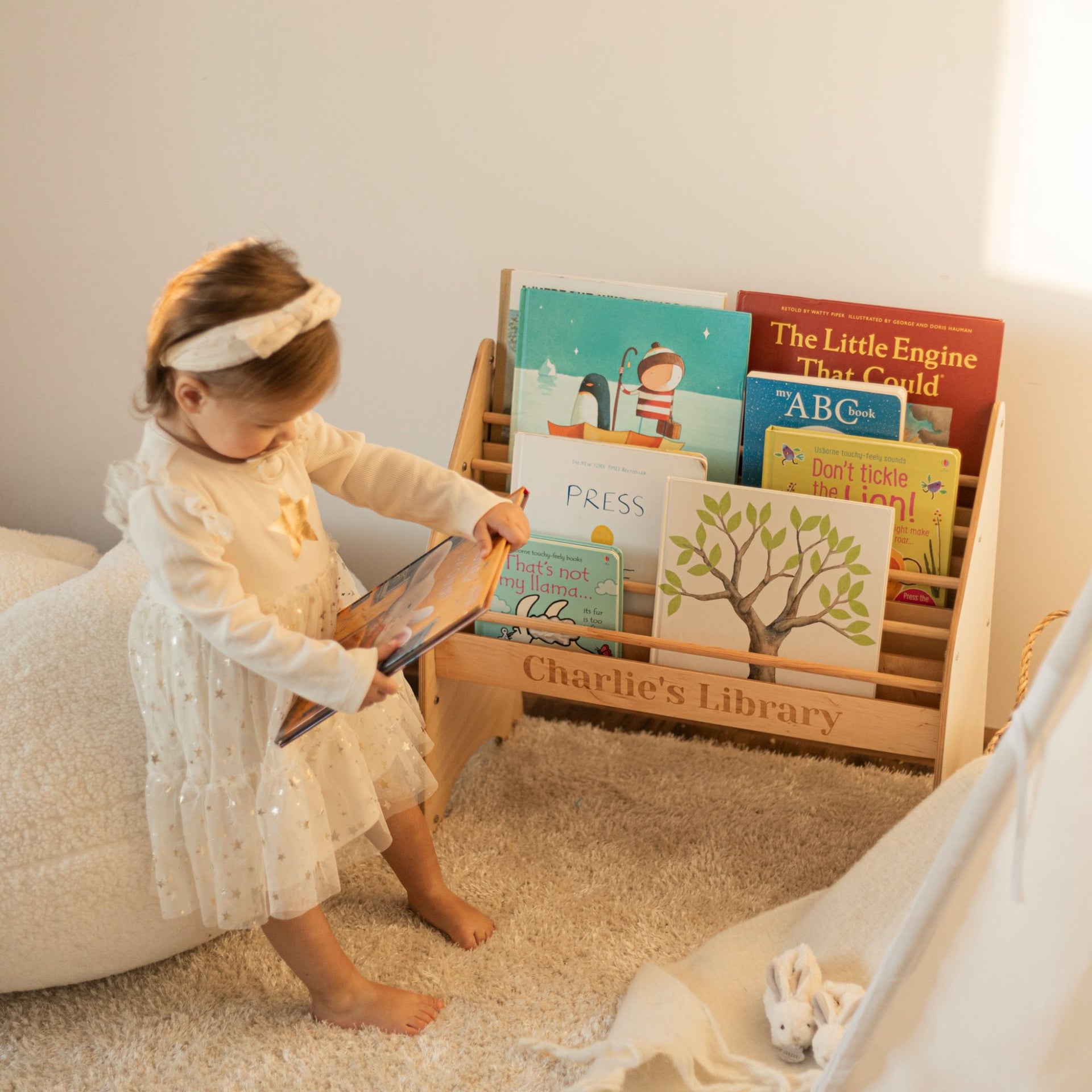 Front-Facing Wooden Bookshelf for Kids – Montessori Style