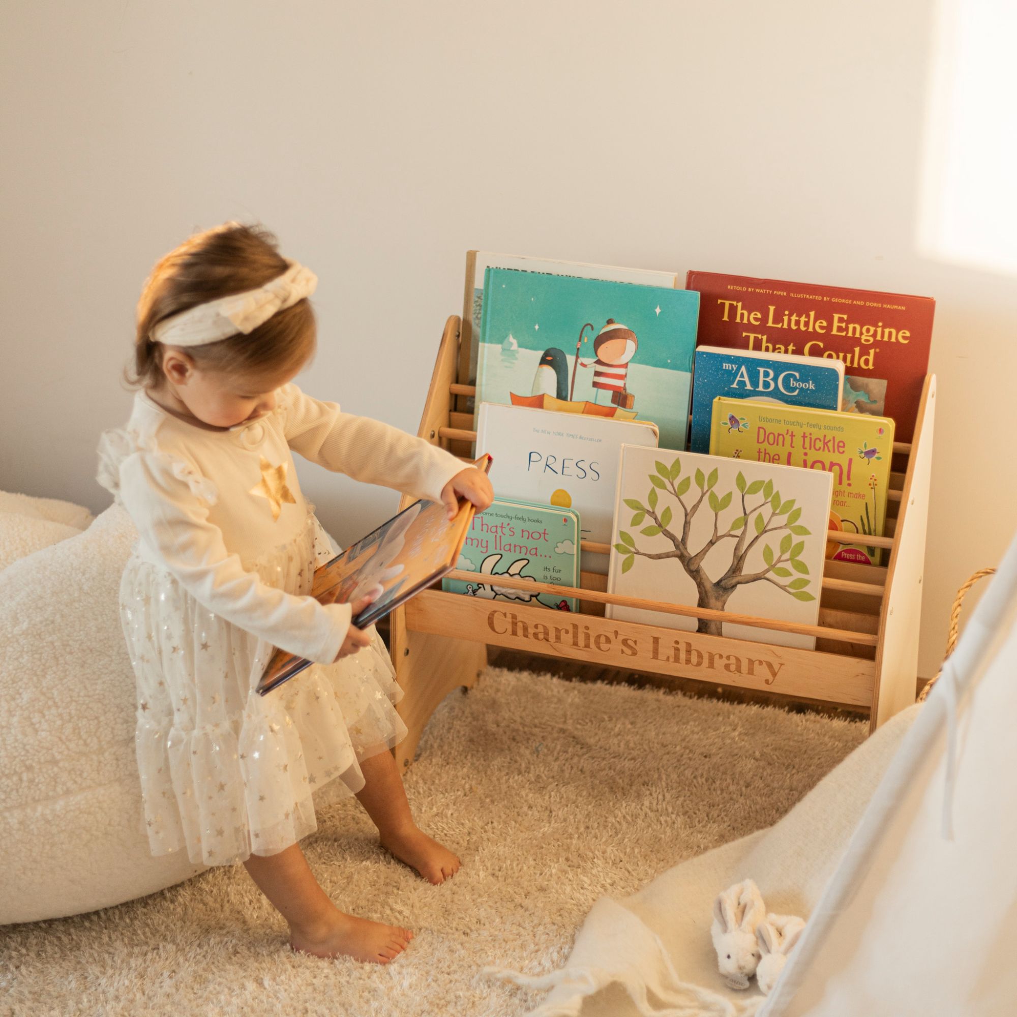 Front-Facing Wooden Bookshelf for Kids – Montessori Style