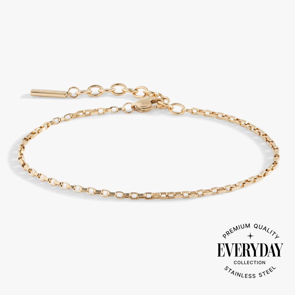 Classic box link chain bracelet in a polished finish for versatile layering.