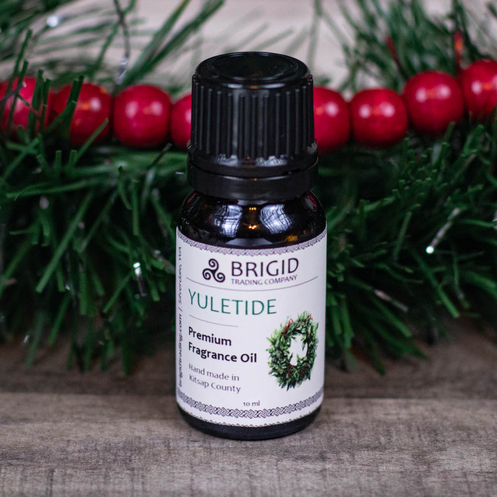 Yuletide Diffuser Oil - Juniper, Christmas Wreaths, Pine Trees, and Bonfire Smoke