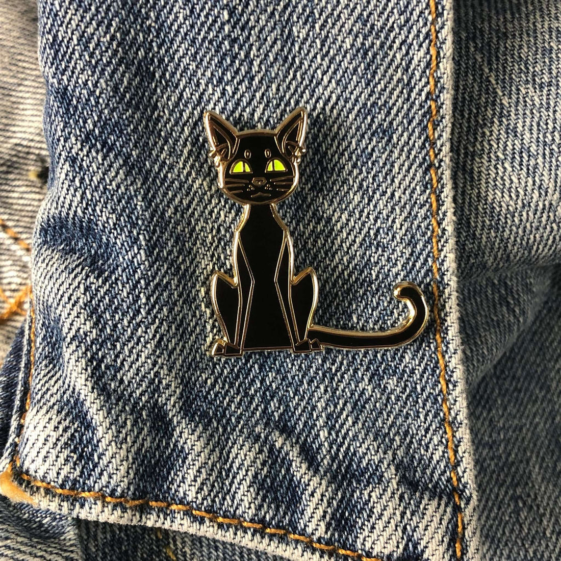 Black Cat Enamel Pin – Halloween Lapel Pin With Secure Double Posts & Rubber Backs
