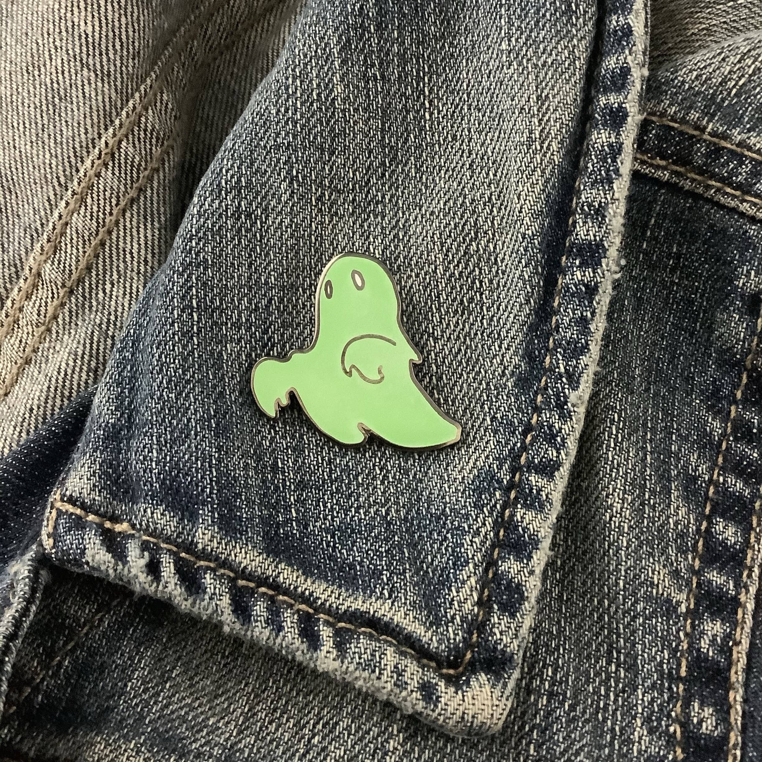 Green Ghost Glow in the Dark Enamel Pin