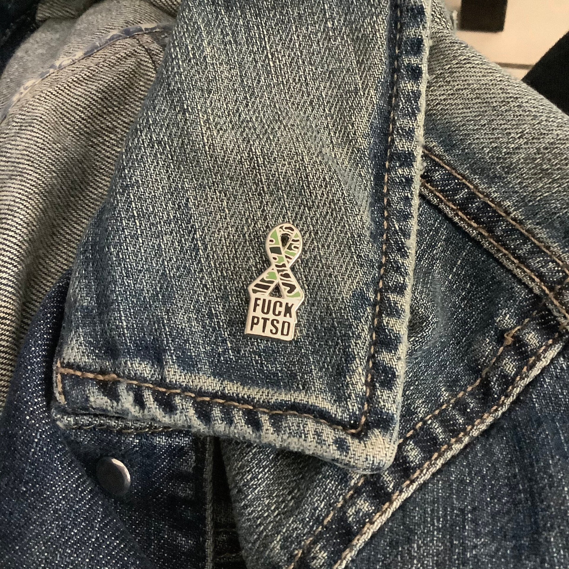 Military PTSD Pin – Awareness Ribbon Enamel Lapel Pin with Rubber Pinback