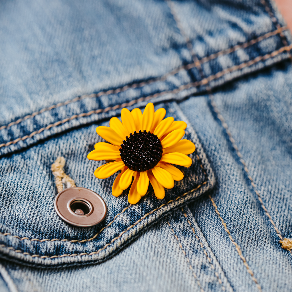 Sunflower Enamel Pin – Realistic Yellow Flower Lapel Pin for Jackets & Gifts