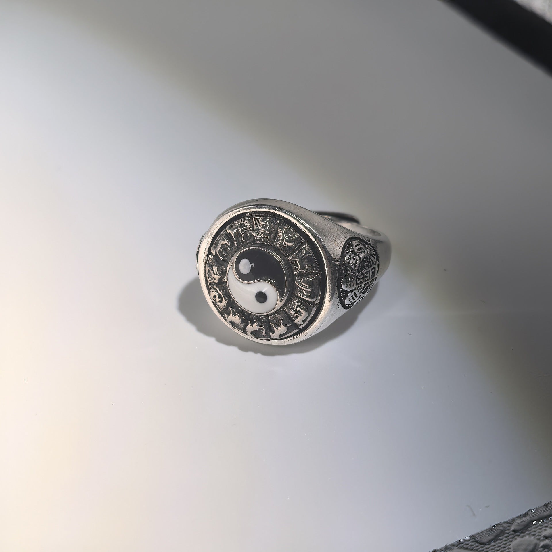 Rotatable Zodiac Bagua Ring Ethnic Style Creative Ring Jewelry Inlaid With Ancient Artistic Retro Design