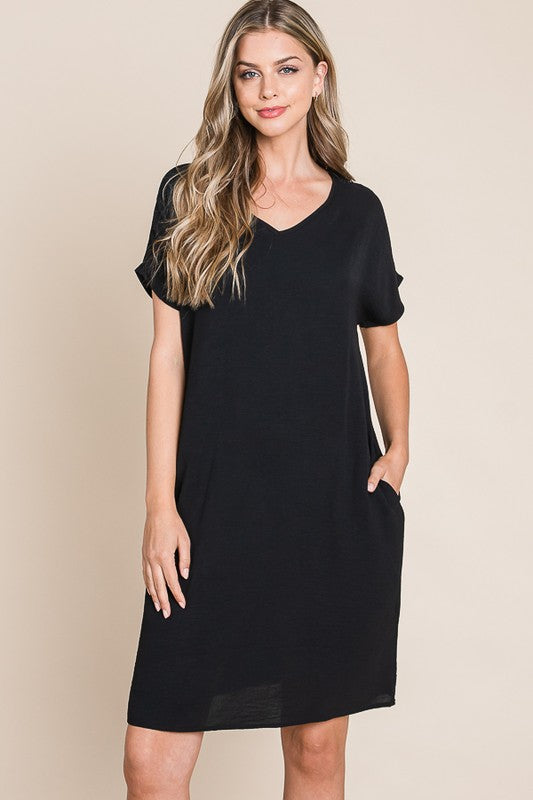 Casual V-neck short sleeve dress for women featuring side pockets