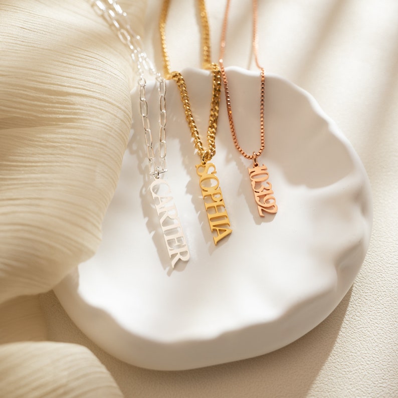 Customized Cursive Name Plate Chain Necklace