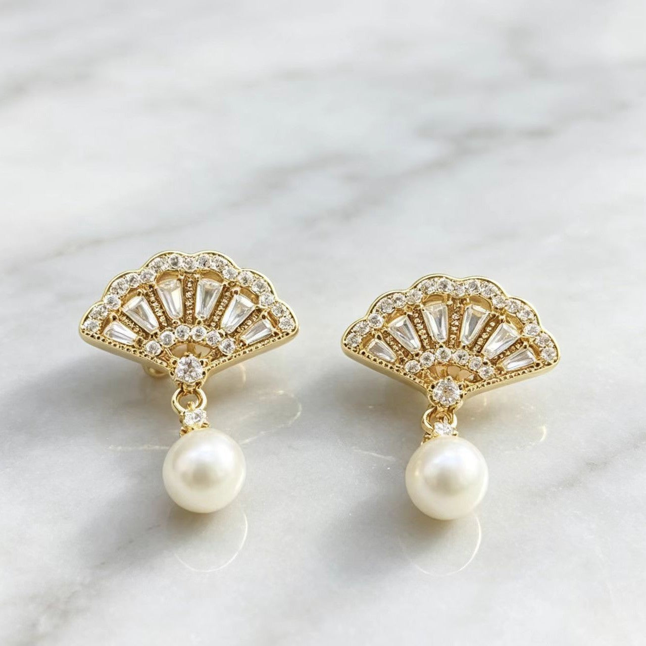 French-style Vintage Pearl-encrusted Fan-shaped Silver Stud Earrings With Zircon Embellishments