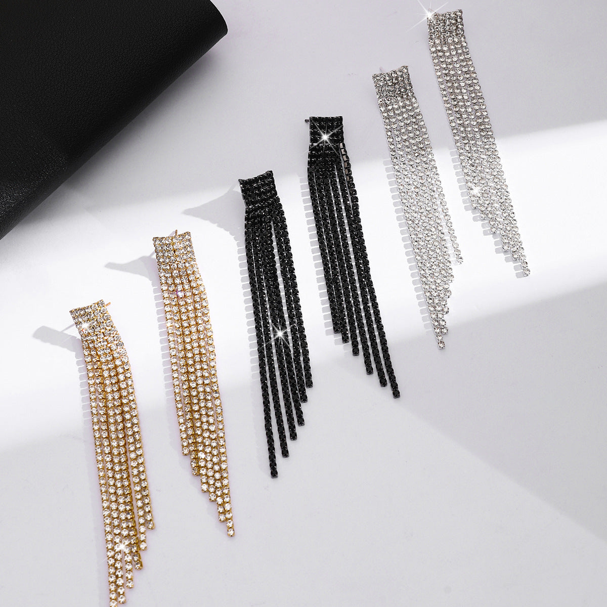 European And American Fashion Exaggerated Tassel Diamond-Encrusted Personalized Women's Earrings Dinner Accessories Simple Tassel Full Diamond Claw Chain Earrings