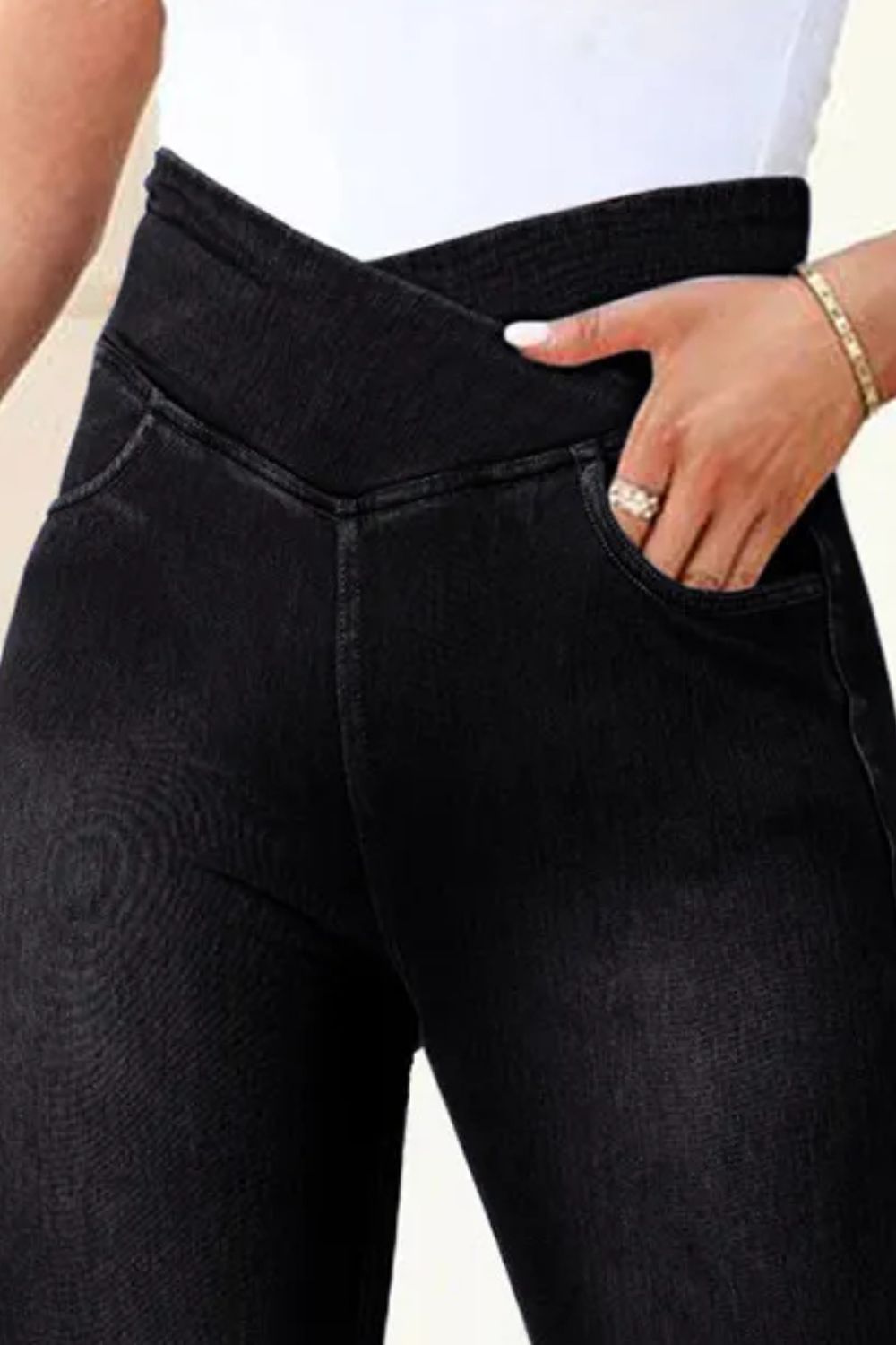 High Waist Black Denim Jeans with Pockets | Fitted Ankle
