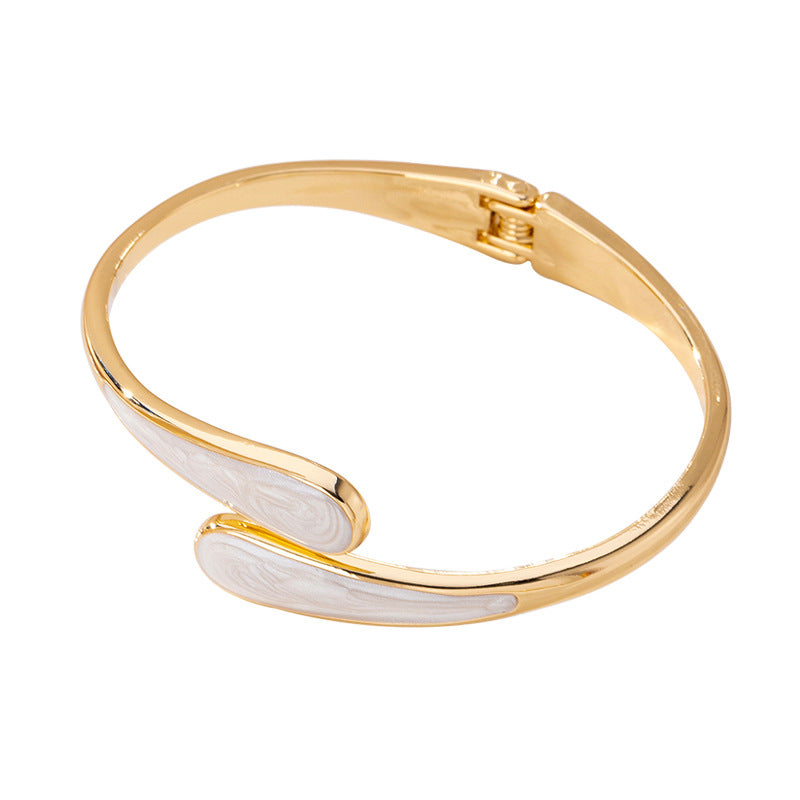Vintage Irregular Open-End Bracelet in Metallic-Effect Alloy