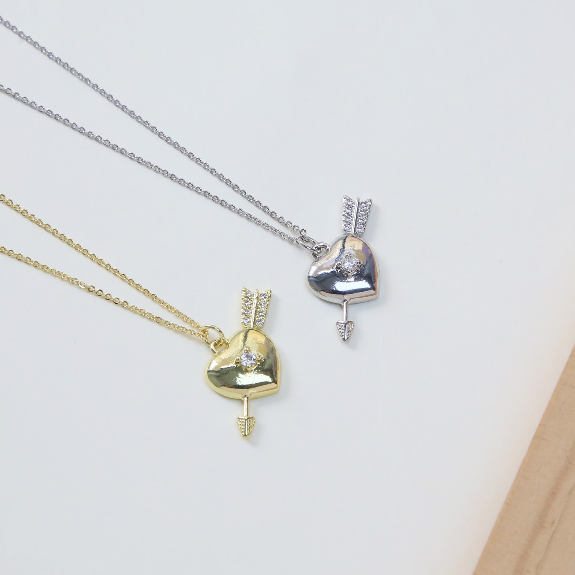 Heart-shaped Fashionable Delicate Clavicle-length Pendant Necklace