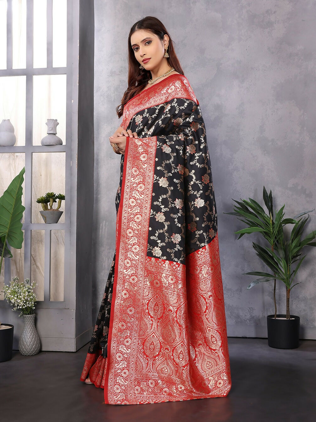 Joban Fashion Banarasi Black Woven Soft Silk Saree