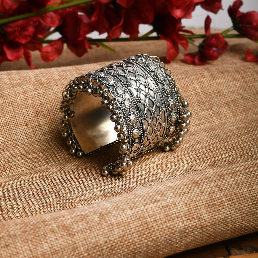 Handcrafted Mominos Fashion Joharkamal oxidised silver-plated bracelet with ghungroo details