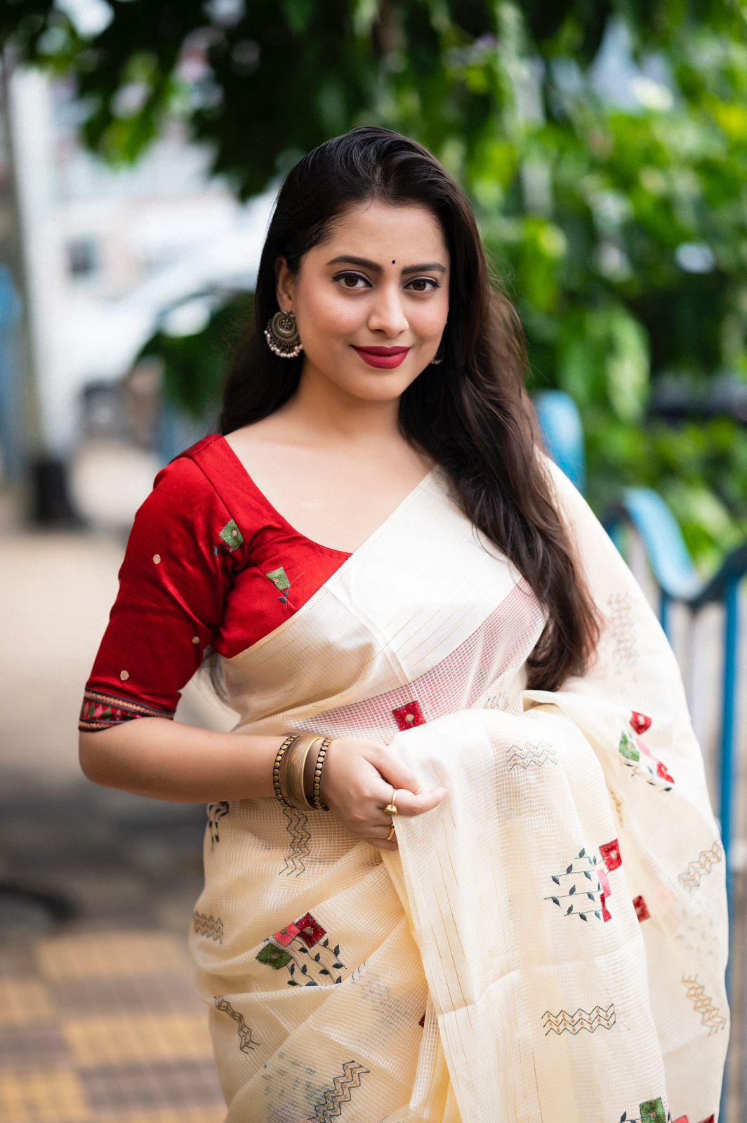 Cream Silk Blend Ethnic Motifs Saree with Unstitched Blouse - Hiral Fashion