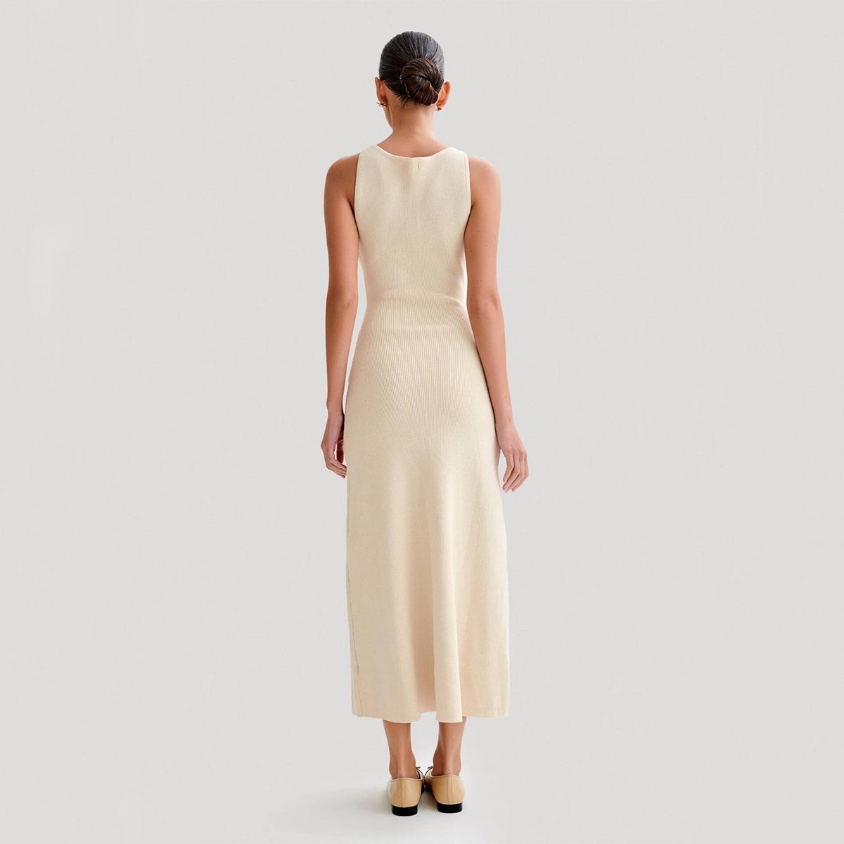 Minimalist Sleeveless Knitted Slim Fit Round Neck Midi Dress