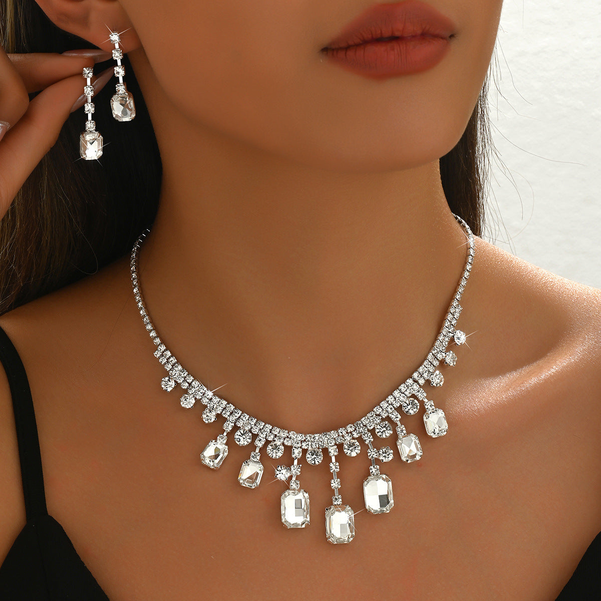 Cross-Border Dropshipping New White Rectangular Water Drop Tassel Crystal Necklace Earrings Women's Accessories Clavicle Chain