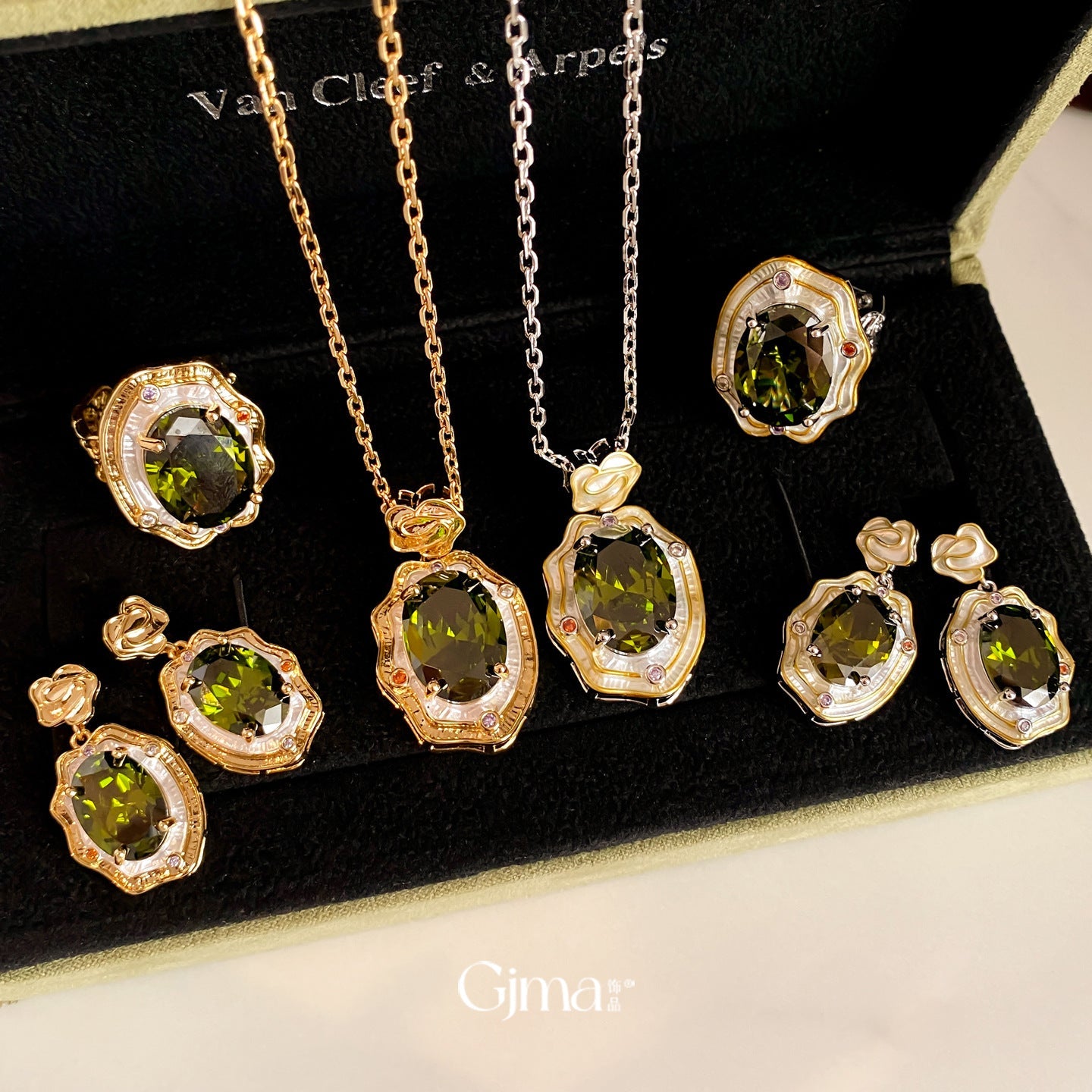 New Fashion Versatile Elegant Emerald Green Teardrop Earrings For Women High End Colored Gemstone Niche Design Ear Jewelry Wholesale
