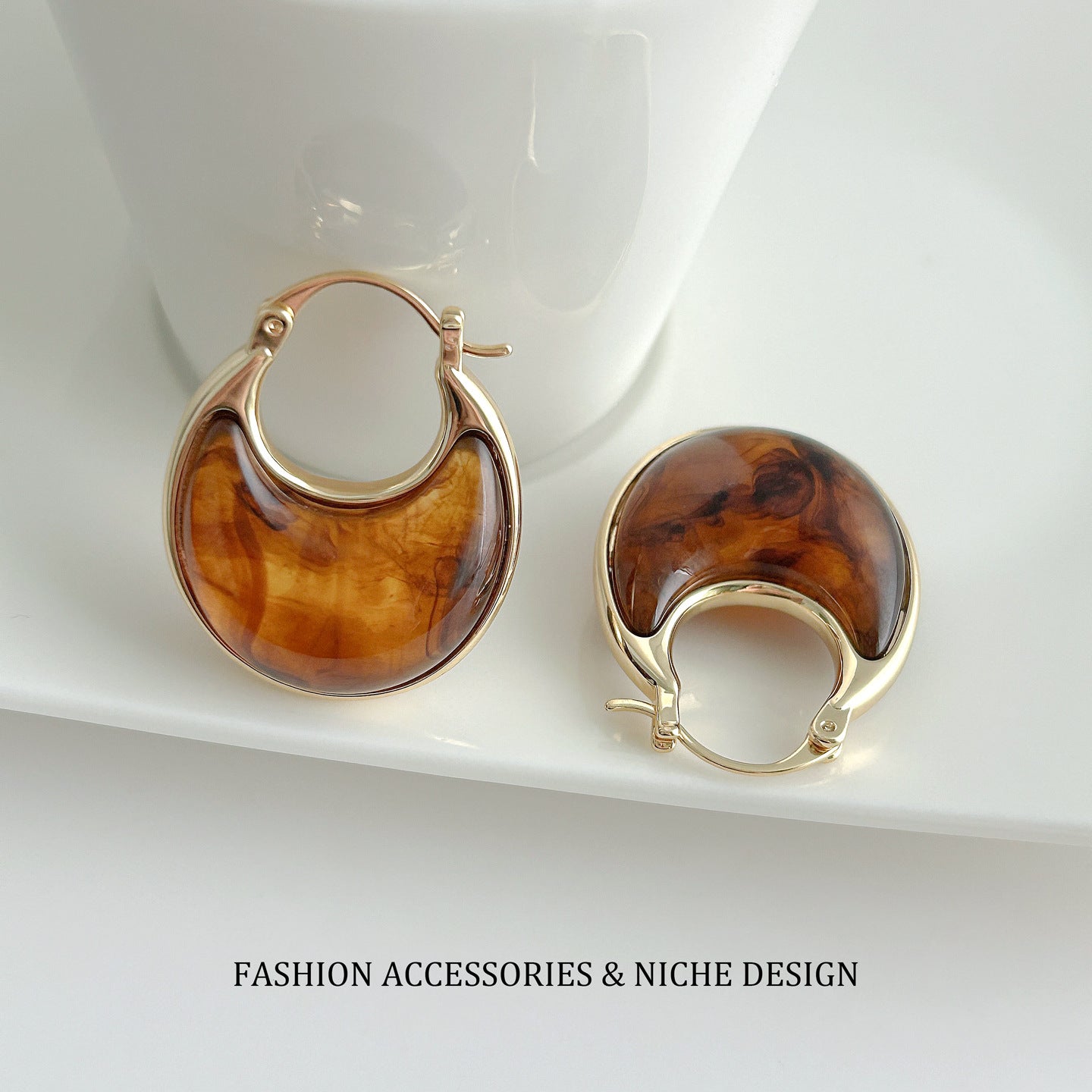 Fashionable U-shaped Gradient Color Crescent Earrings