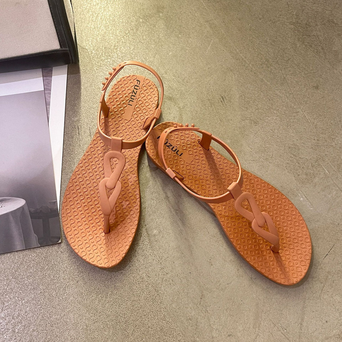 Women's Minimalist Flat Buckle Strap Sandals Casual Summer Shoes