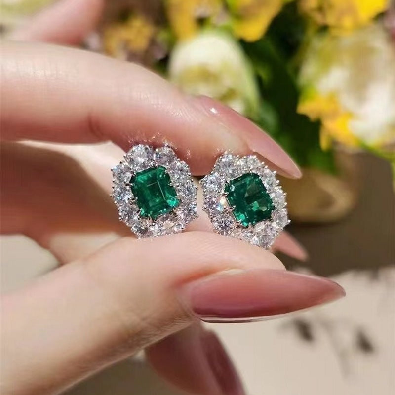 Ultra-shiny Elegant Emerald Set Ring For Women