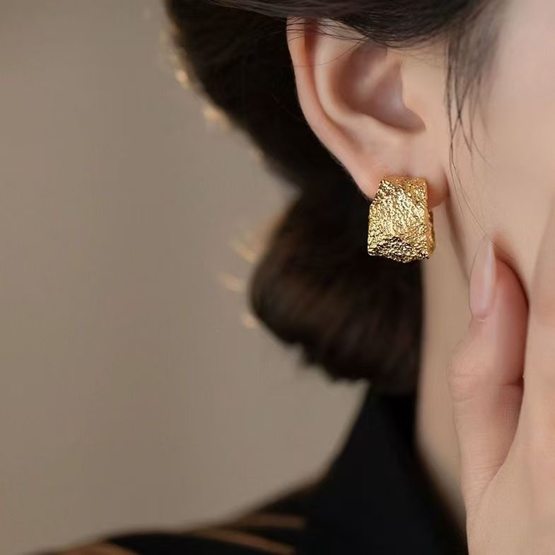 Bold C-Shaped Retro Stud Earrings - New Chinese Style Elegance