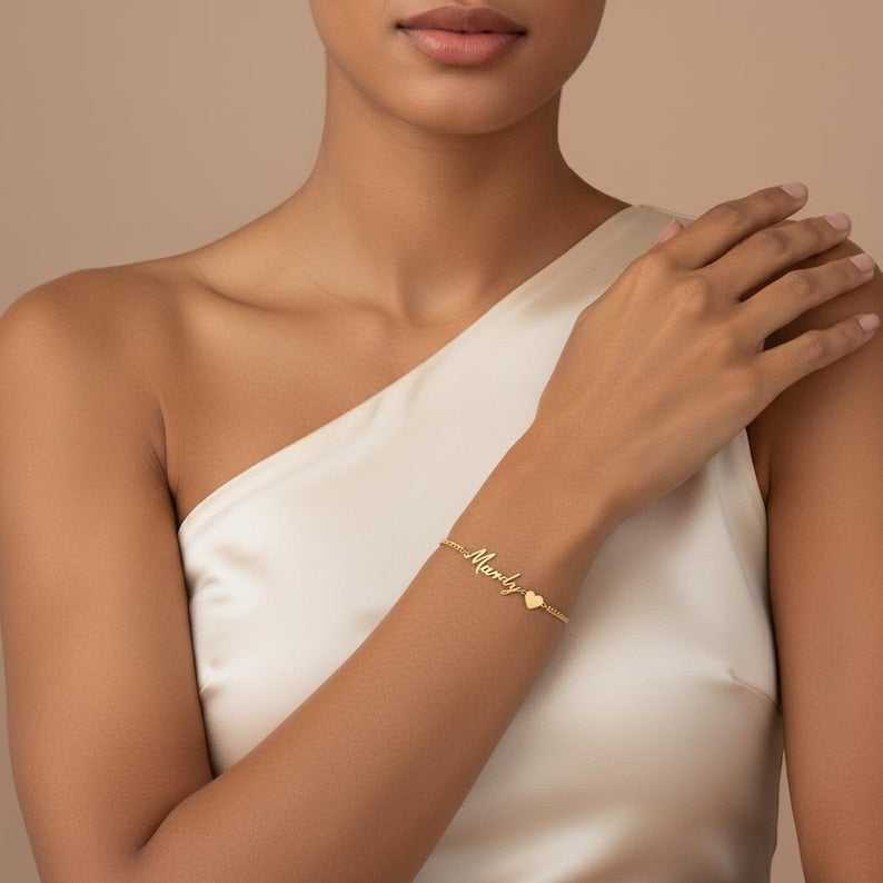 Minimalist Personalized Name Bracelet in Gold - Custom Jewelry