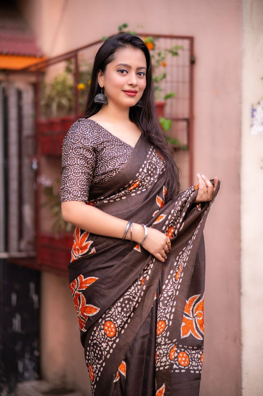 Coffee Silk Blend Ethnic Motifs Saree with Unstitched Blouse