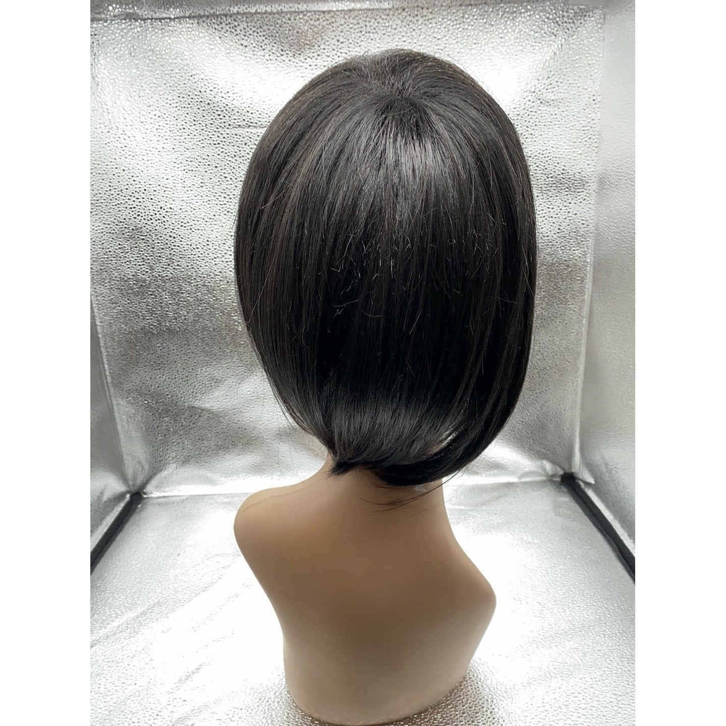 Chic Choice Sculpted Short Wig with Tapered Fringe and Layers