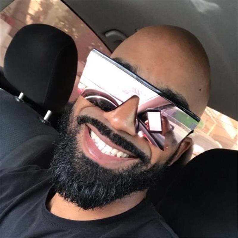 Oversized square sunglasses with mirror pink lenses