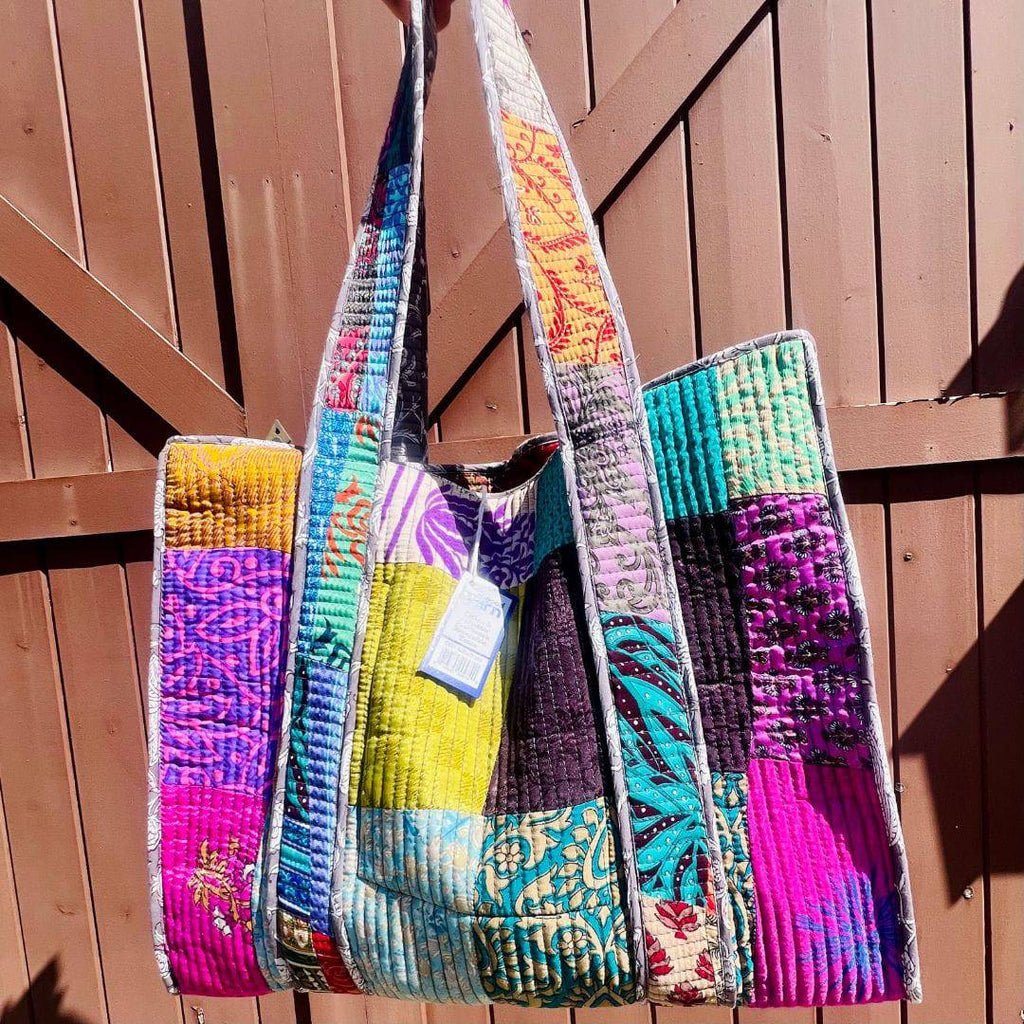 Spacious quilted cotton and polyester tote bag with artisanal textured design