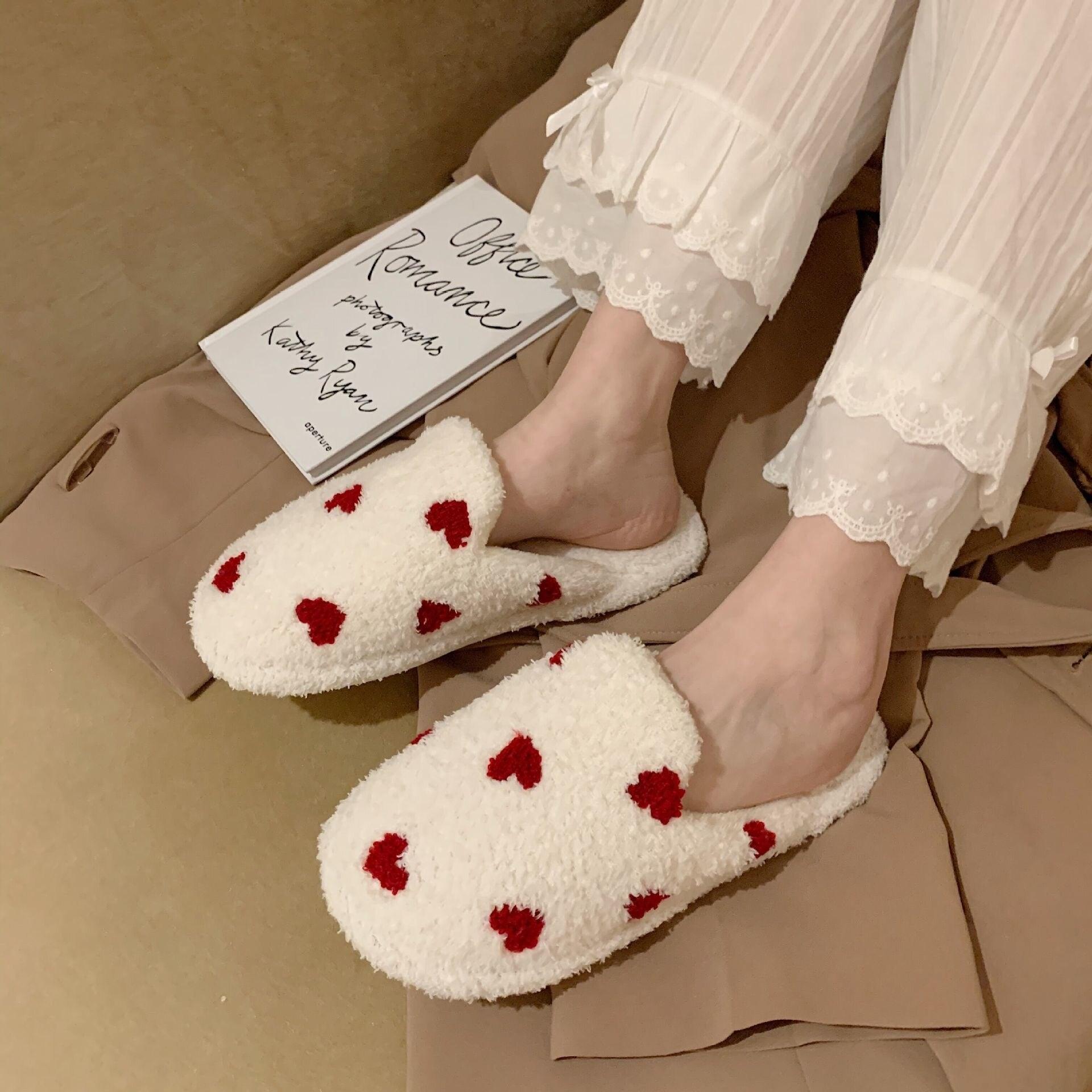 Women's Heart Print Plush Slippers – Cozy White & Red Indoor Shoes