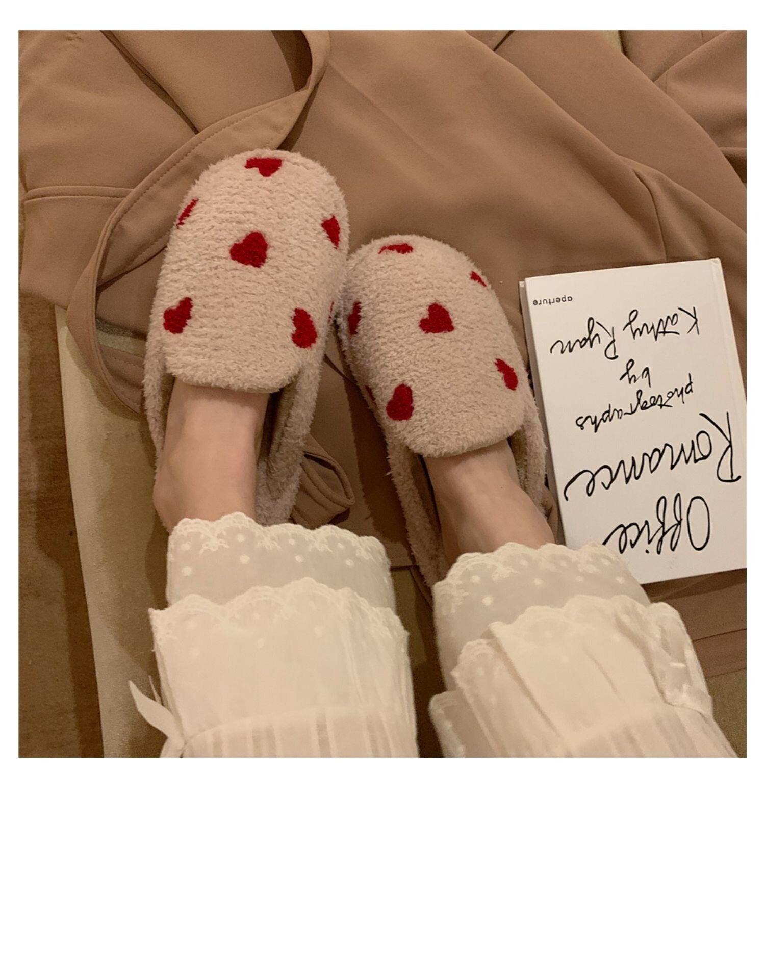 Women's Heart Print Plush Slippers – Cozy White & Red Indoor Shoes