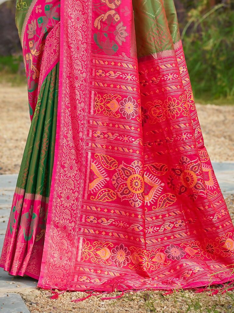 Mehendi Soft Silk Saree with Contrast Pink Blouse Piece