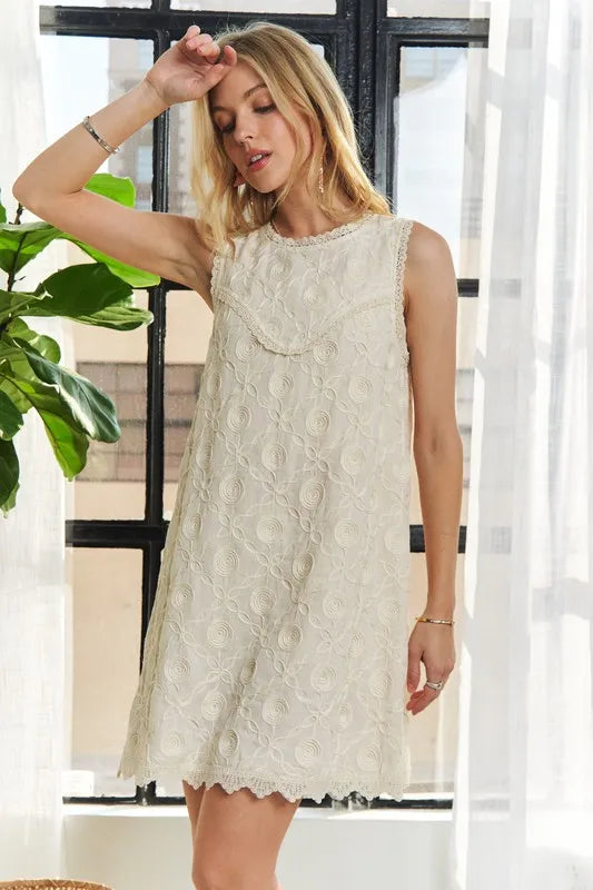 Applique Round Neck Sleeveless Shift Dress