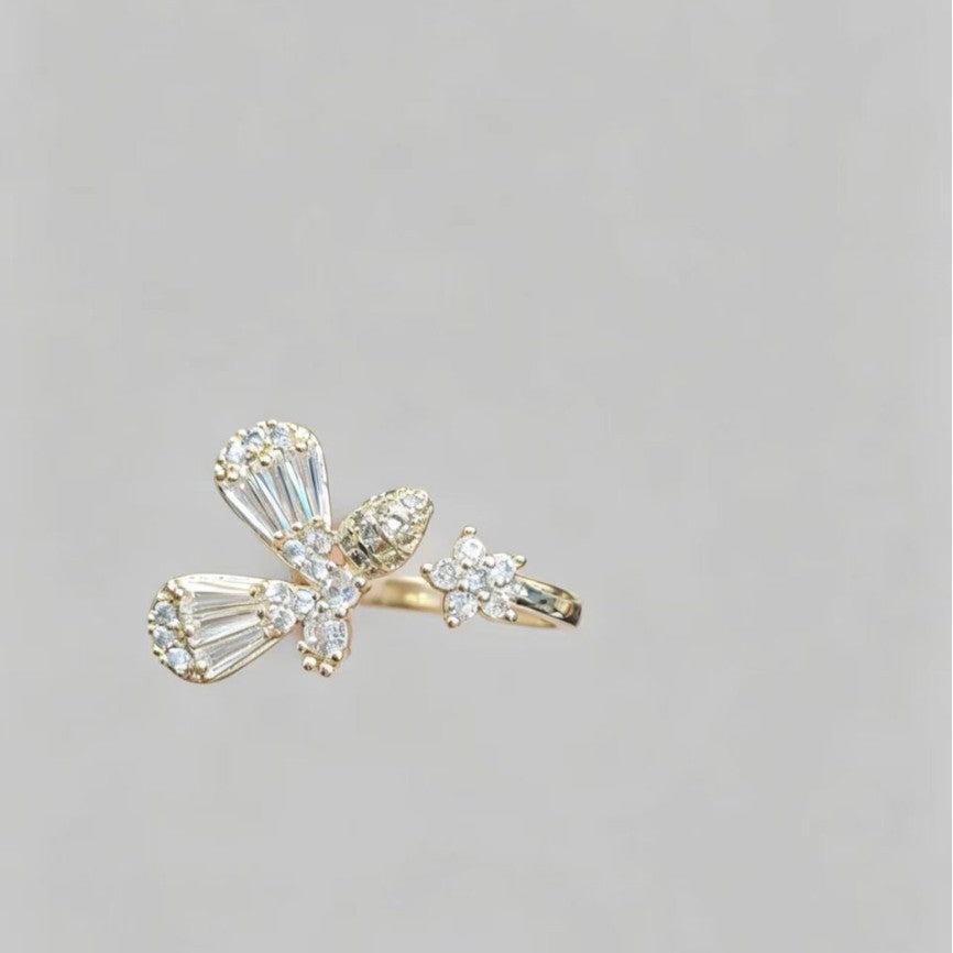 Gold Floral Zircon Ring with Leaf Motifs for Women