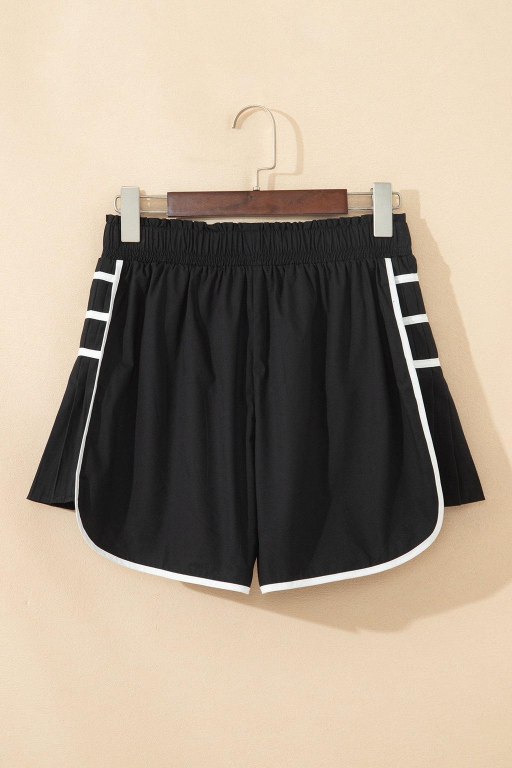 Contrast Trim Pleated Active Shorts - Sporty Athleisure Women's Fit
