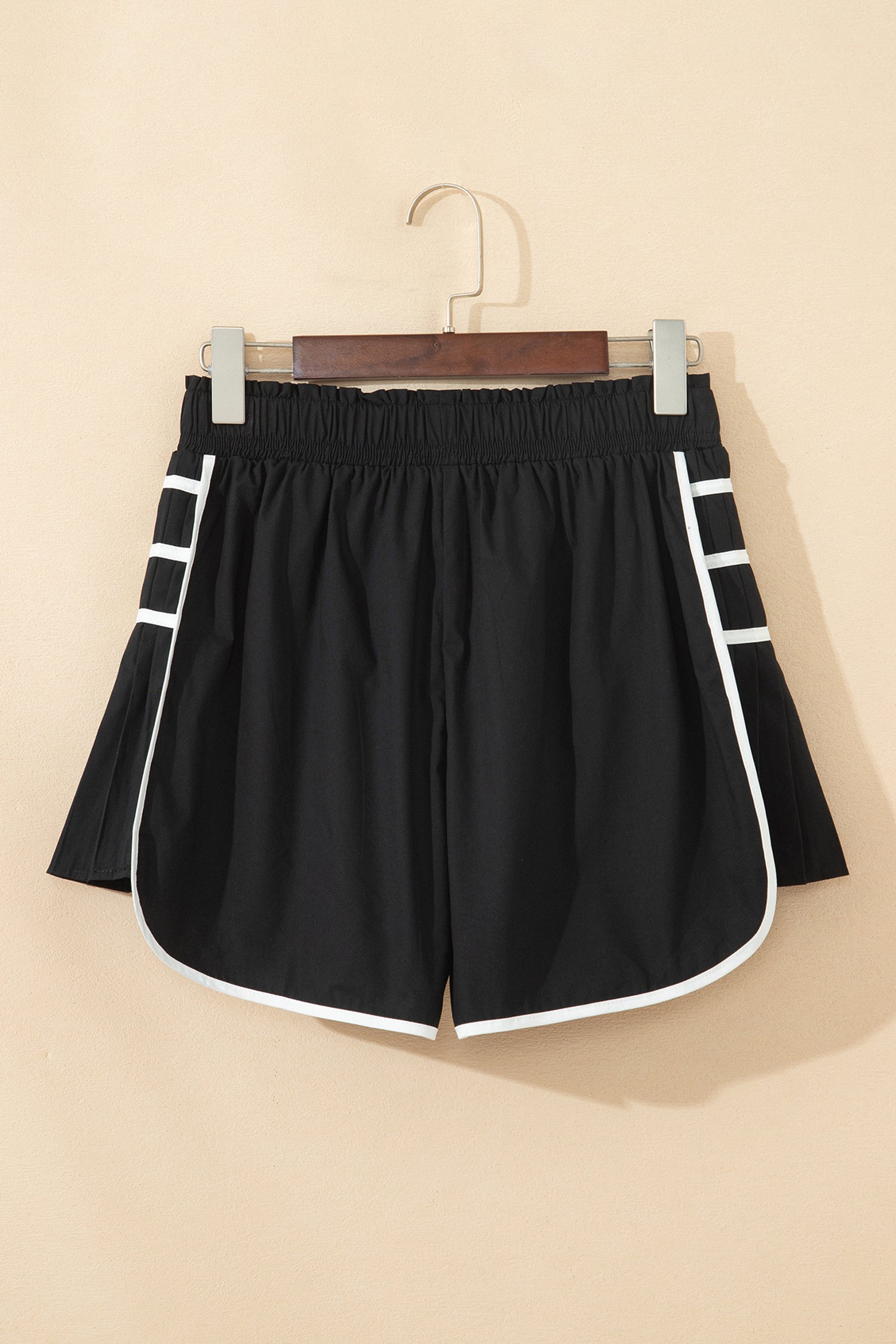 Contrast Trim Pleated Active Shorts - Sporty Athleisure Women's Fit
