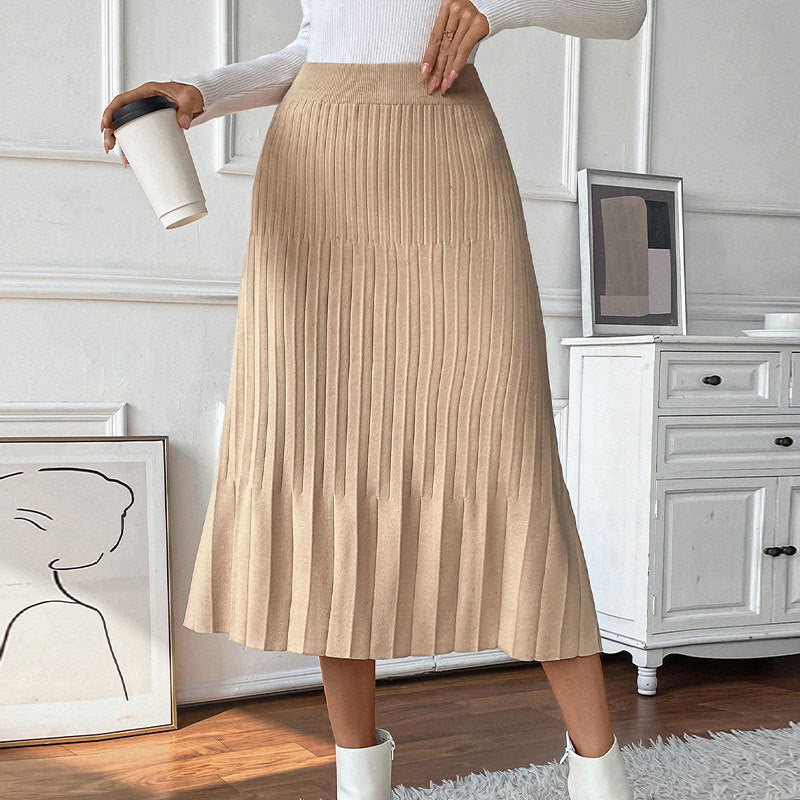 Minimalist Slim Fit Pleated Mid-Length Skirt in Khaki