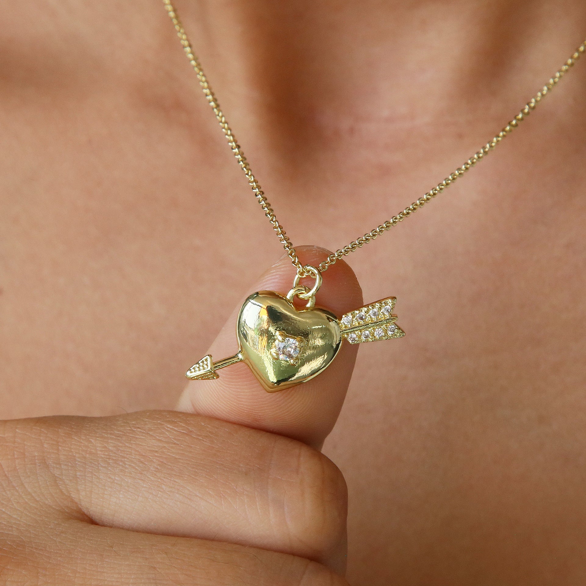 Heart-shaped Fashionable Delicate Clavicle-length Pendant Necklace