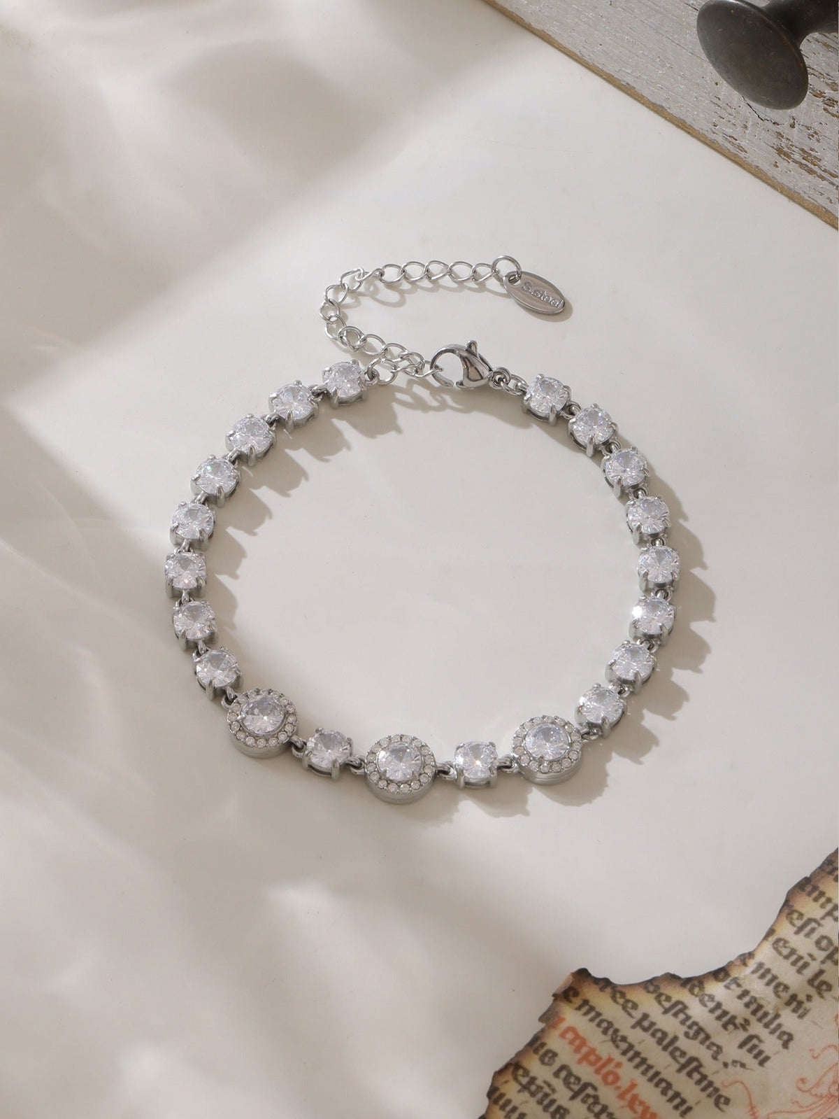 18K gold geometric diamond design exquisite dazzling bracelet