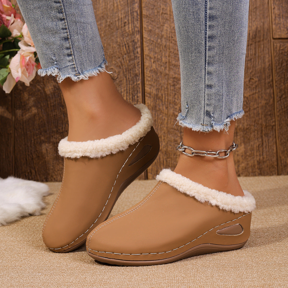 Women's Comfortable Fur-Lined Wedge Clog Platform Slippers - Image 3