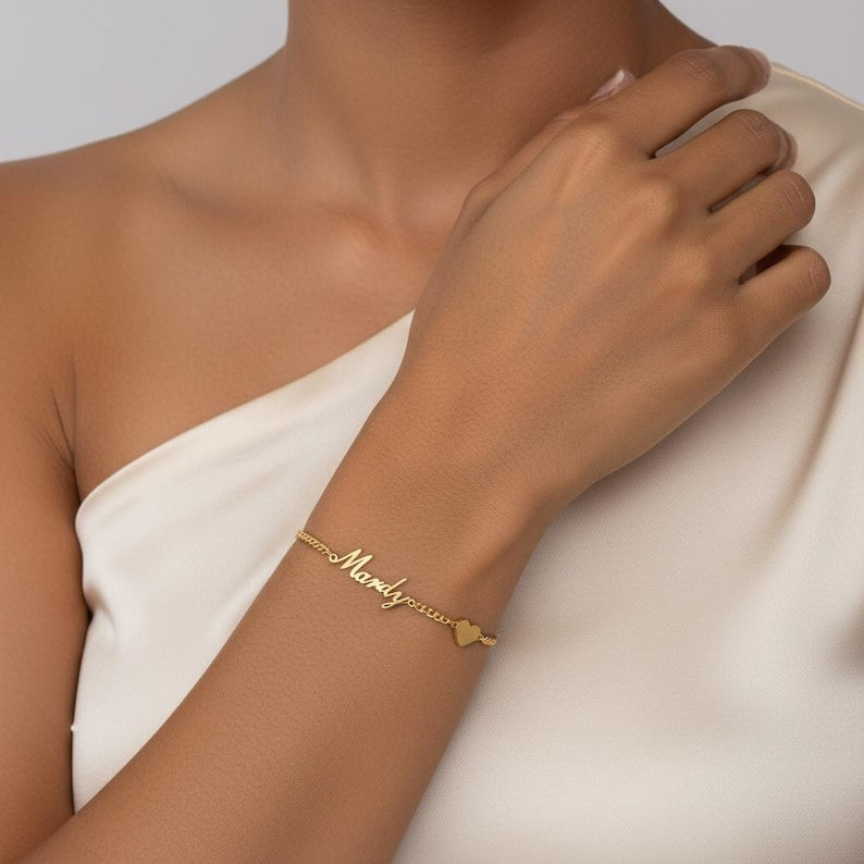 Minimalist Personalized Name Bracelet in Gold - Custom Jewelry