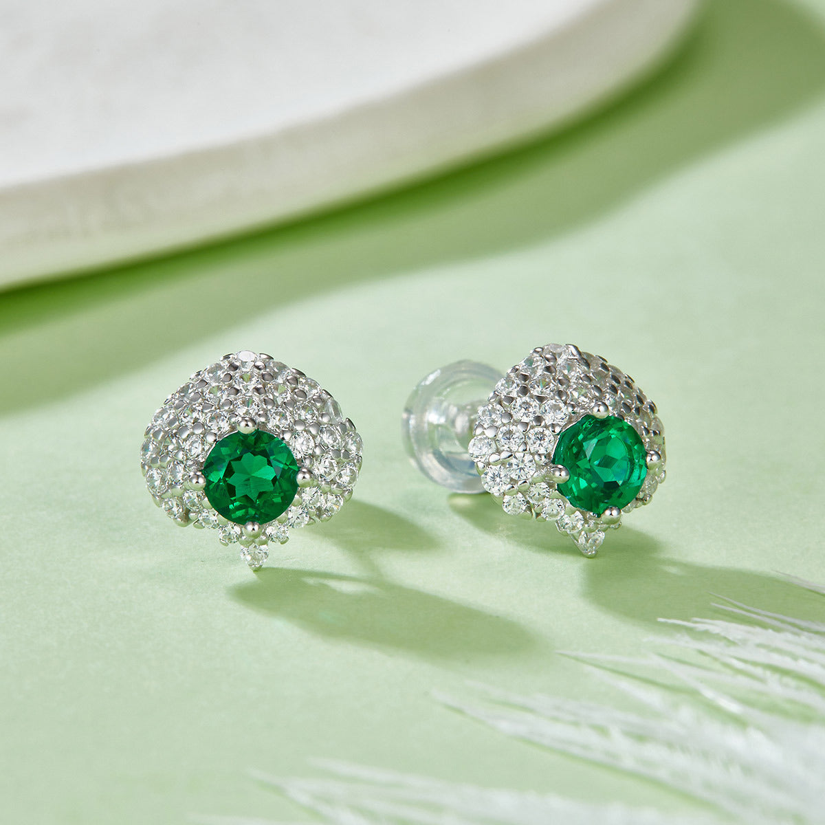 S925 Silver 1.8g Lab-Created Emerald Earrings, 0.6ct 4mm Cluster Studs, 1 Pair