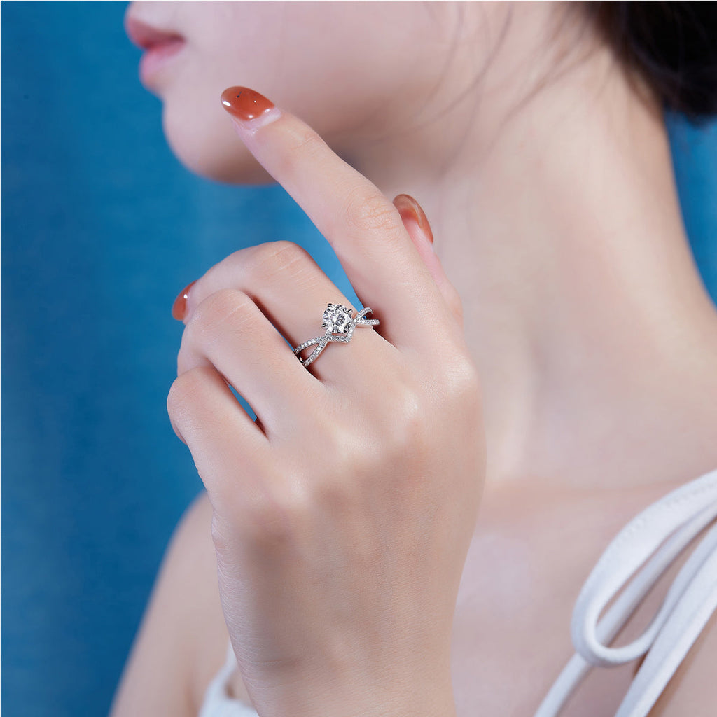 S925 Silver 3.3g Platinum Plated Moissanite Ring, 1ct 6.5mm D VVS1 Criss Cross Band, GRA Certified US 5-9